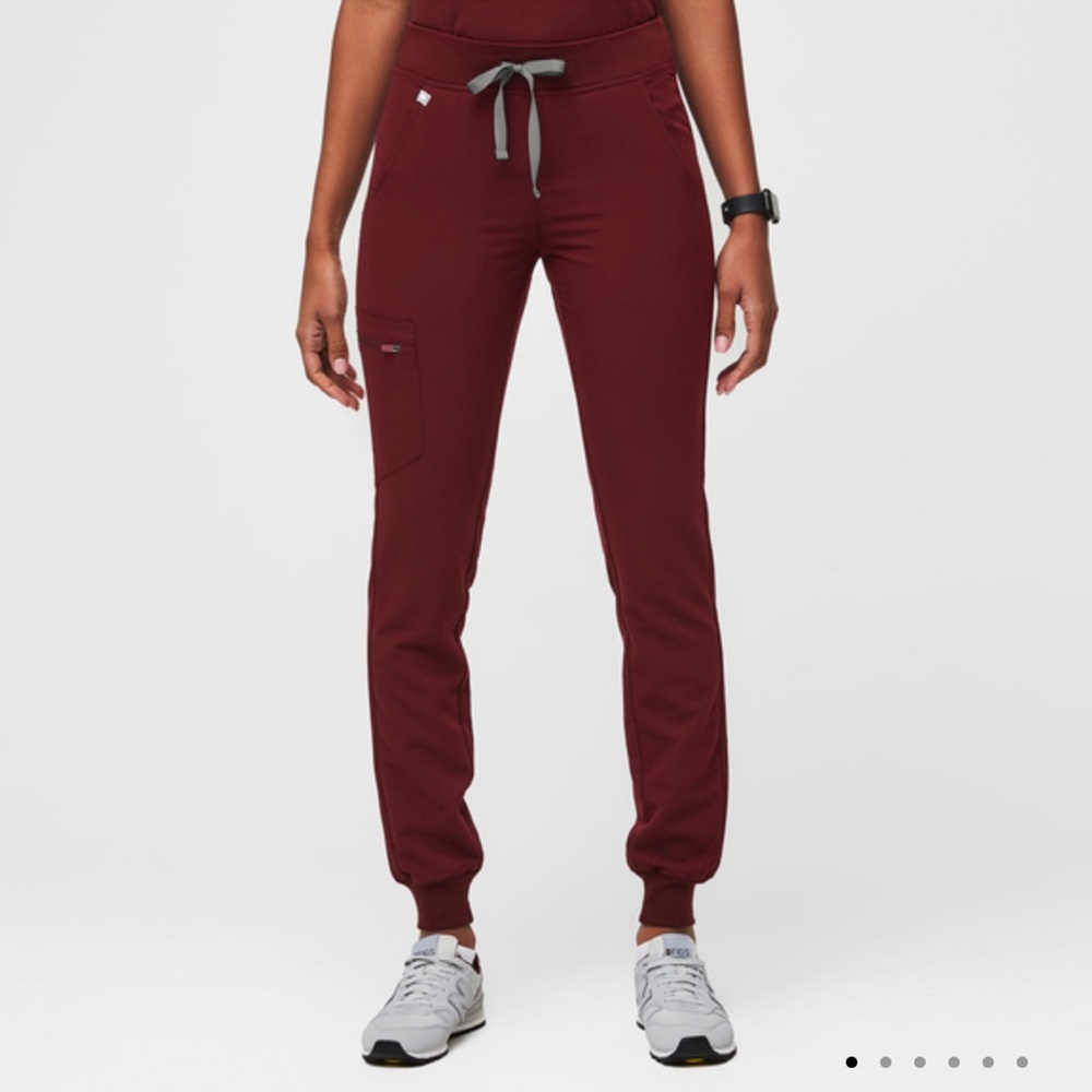 Figs Zamora Jogger Scrub Pants in Burgundy